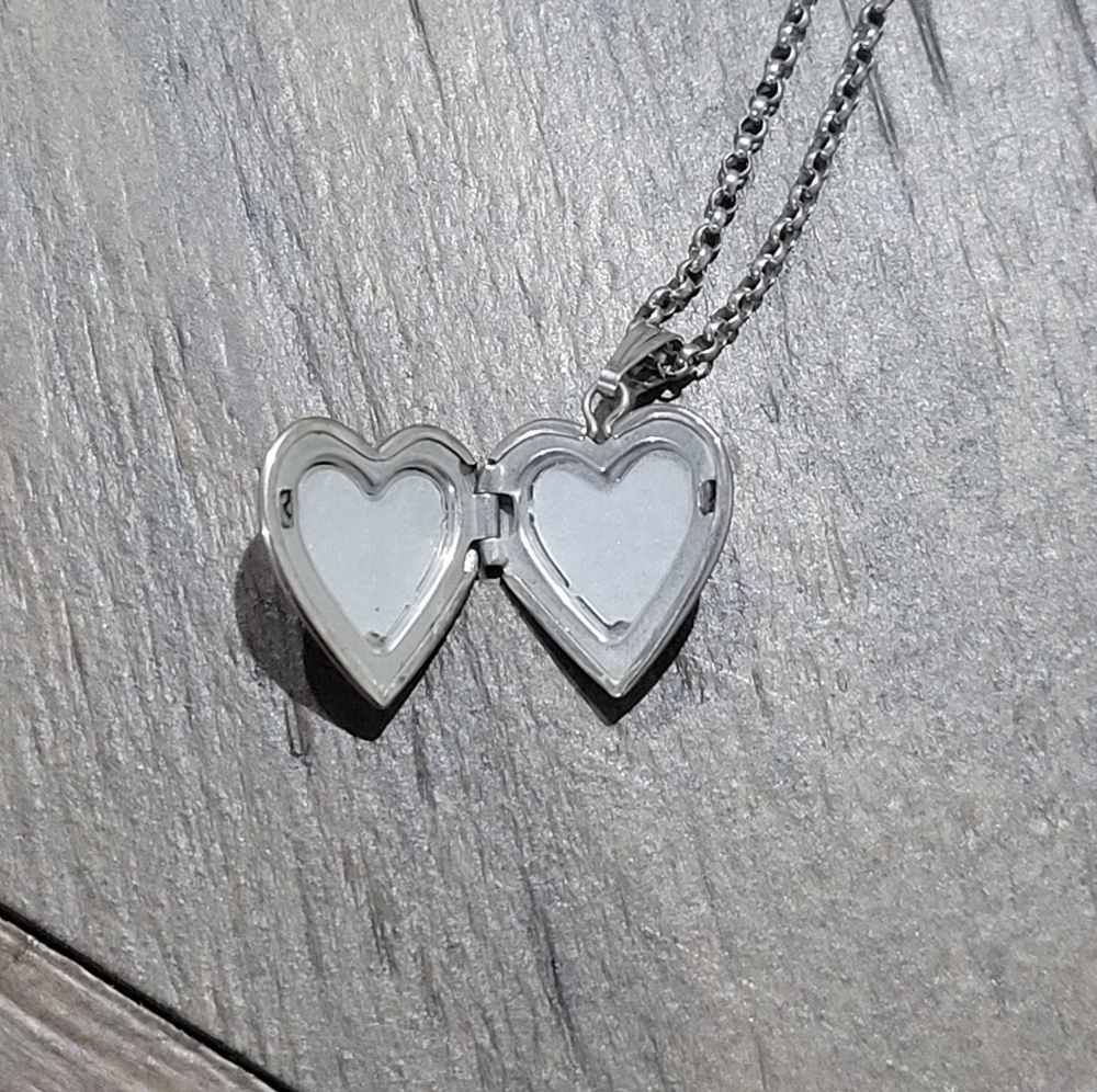 Heart Locket Necklace - Picture 3 of 4